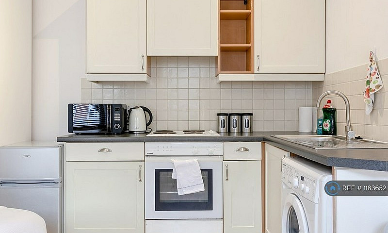 Studio Flat In Charl...