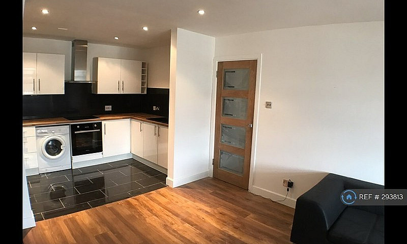 1 Bedroom Flat In Na...