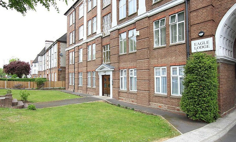 4 Bedroom Flat In Go...