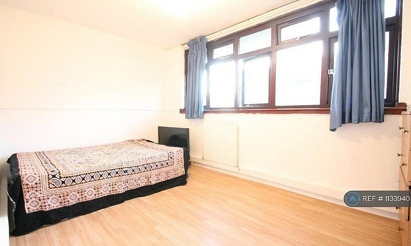 3 Bedroom Flat In Ro...