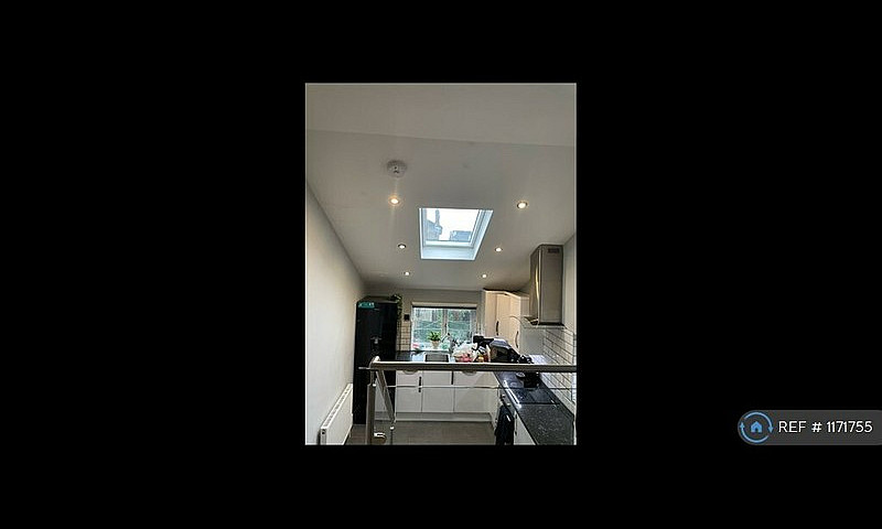 2 Bedroom Flat In Da...
