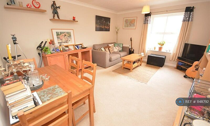 2 Bedroom Flat In Ke...