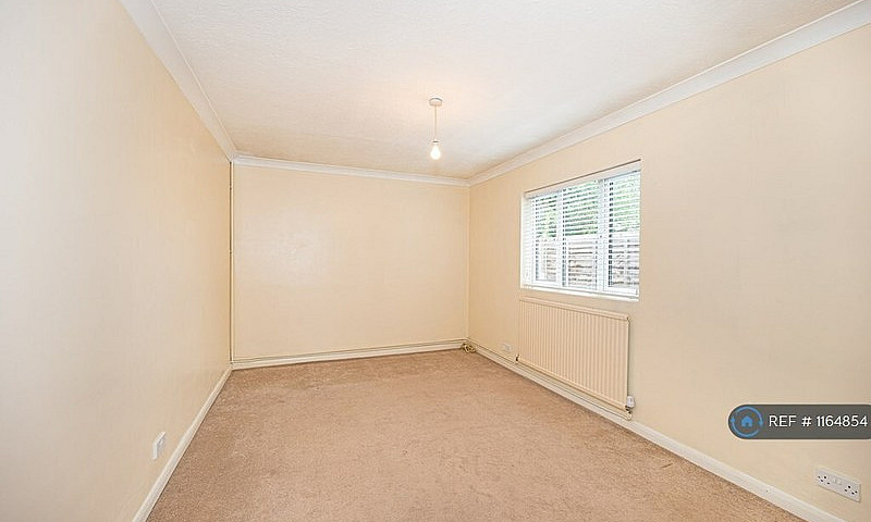 3 Bedroom House In N...