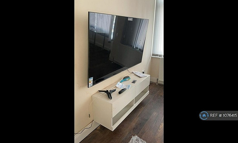 2 Bedroom Flat In Up...