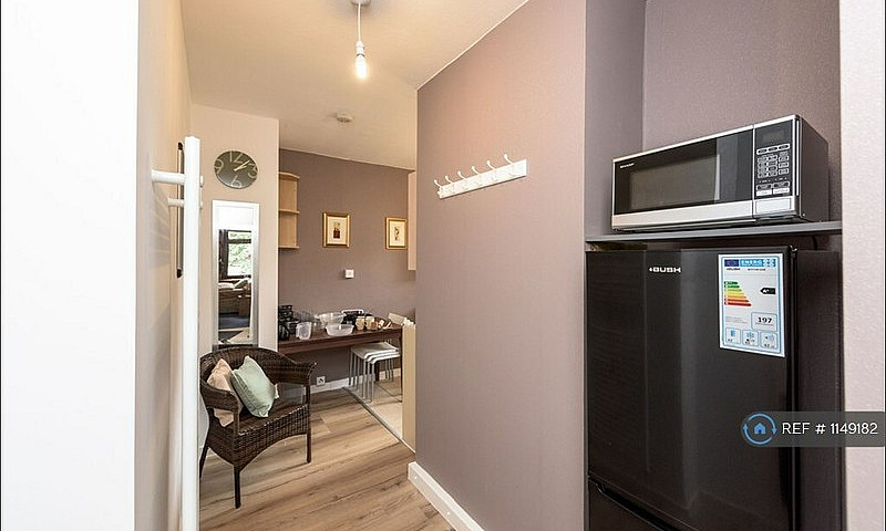 2 Bedroom Flat In Sc...