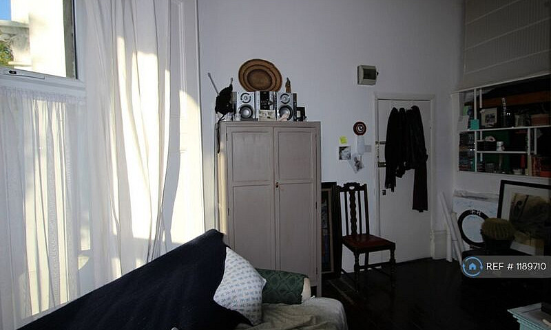 1 Bedroom Flat In Gl...