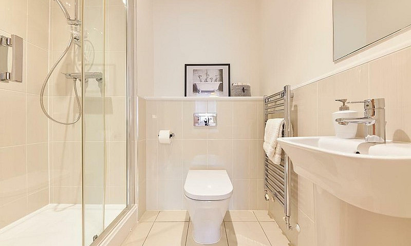 2 Bedroom Flat In Ma...