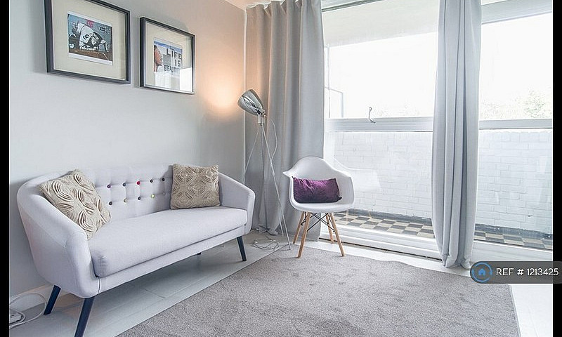 Studio Flat In Morga...