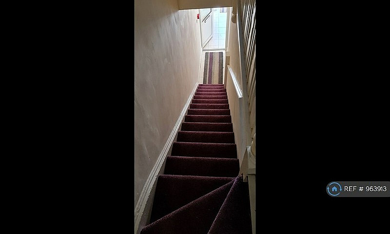 3 Bedroom Flat In Fe...