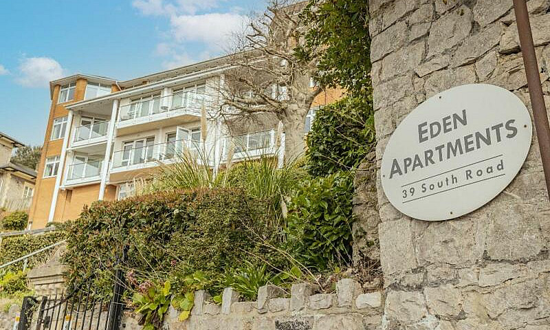 2 Bedroom Flat In Ed...