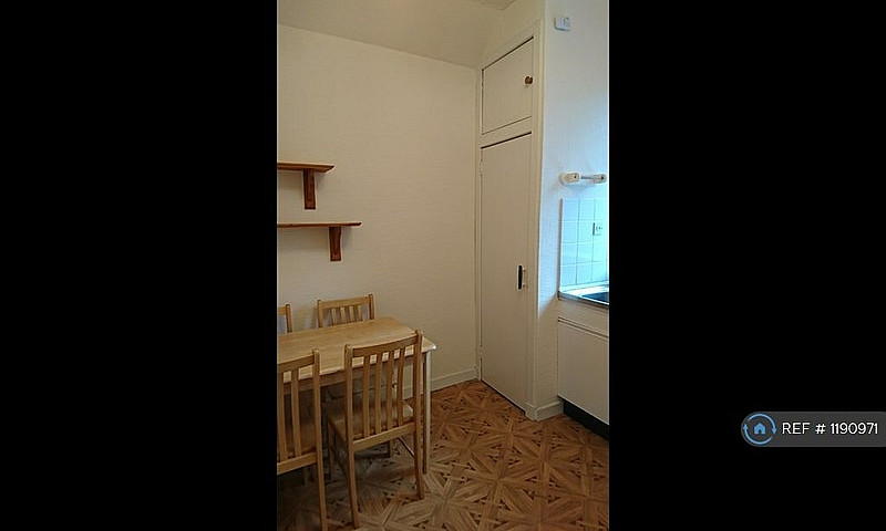 1 Bedroom Flat In Ba...