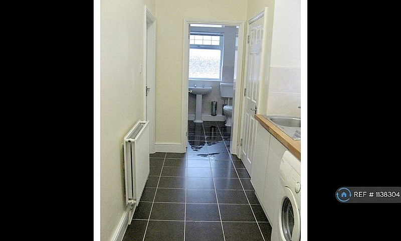 1 Bedroom In Leslie ...