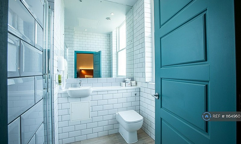 Studio Flat In Churc...