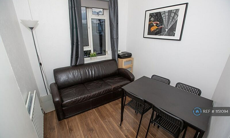 4 Bedroom Flat In Cr...