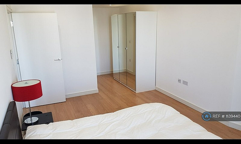 2 Bedroom Flat In Ea...
