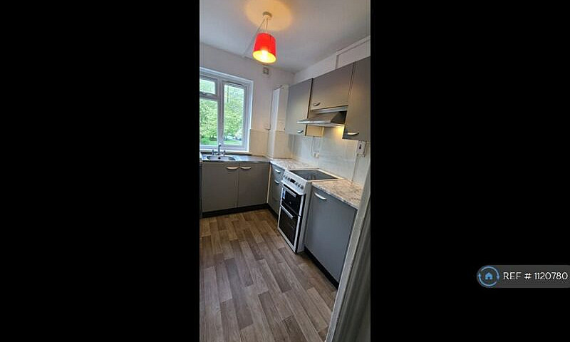 2 Bedroom Flat In Ne...