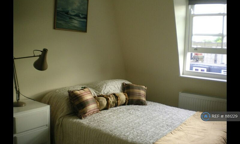 1 Bedroom Flat In So...