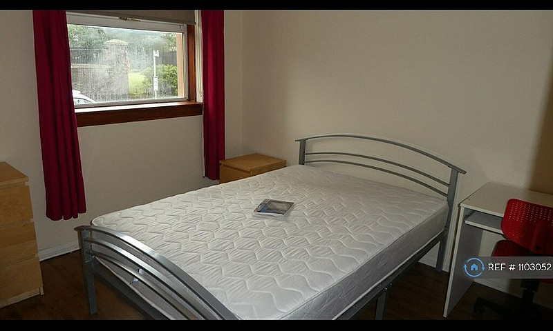 3 Bedroom Flat In **...