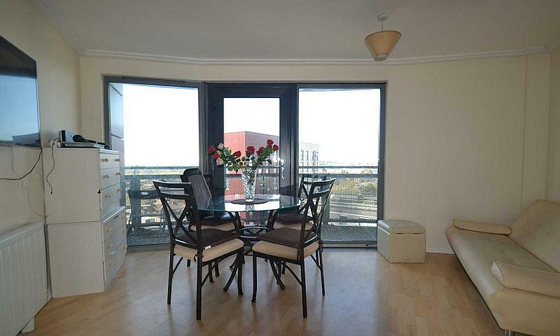 2 Bedroom Flat In Tr...