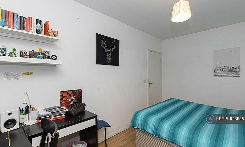 2 Bedroom Flat In Ma...