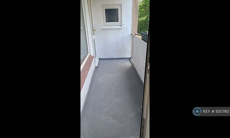 2 Bedroom Flat In Ne...