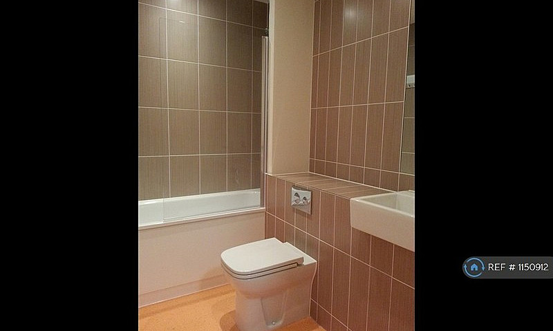 2 Bedroom Flat In Fr...