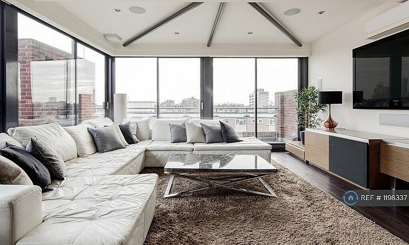 3 Bedroom Flat In Re...