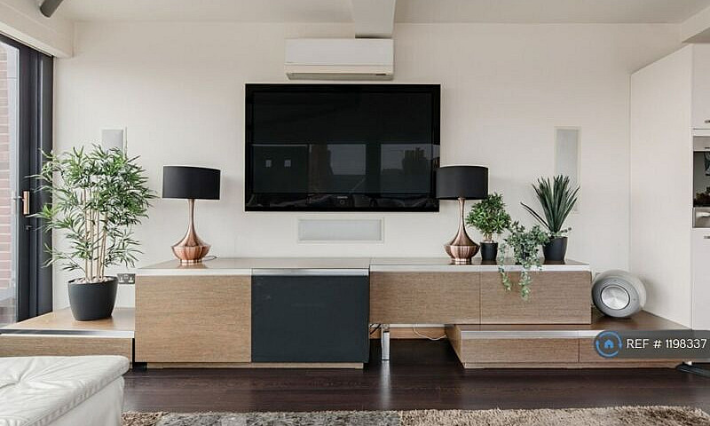 3 Bedroom Flat In Re...