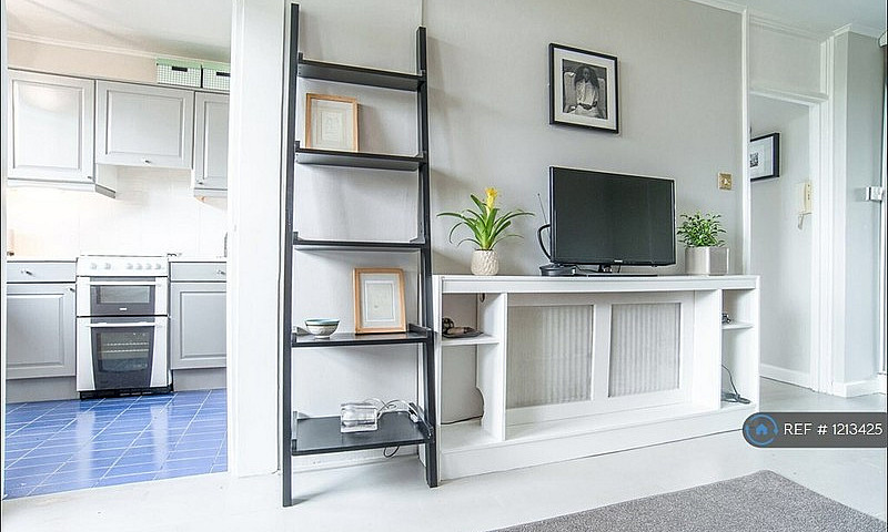 Studio Flat In Morga...