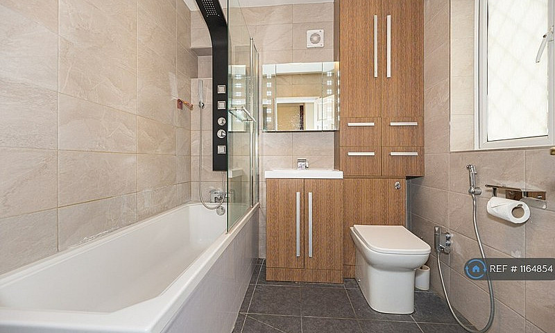 3 Bedroom House In N...