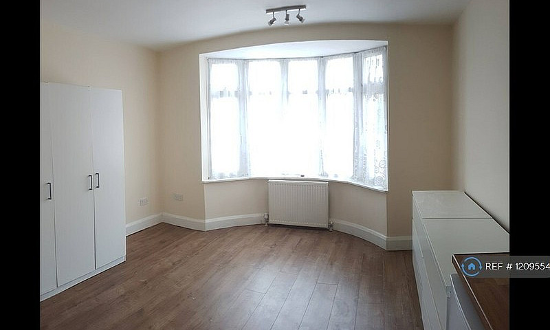 1 Bedroom In Greenfo...