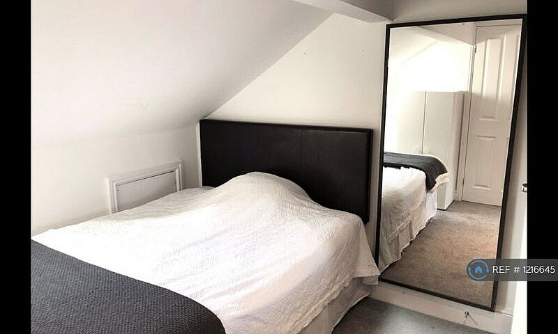 Studio Flat In Nantw...