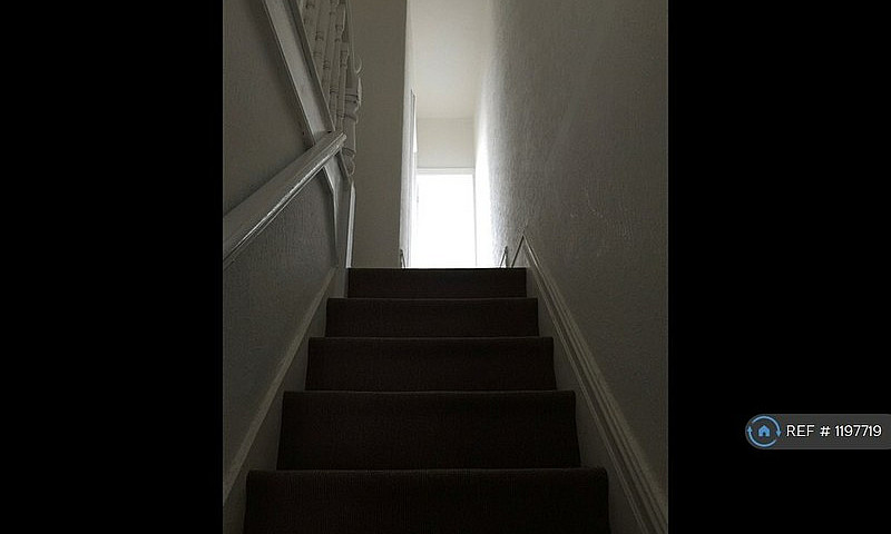 1 Bedroom Flat In Fu...