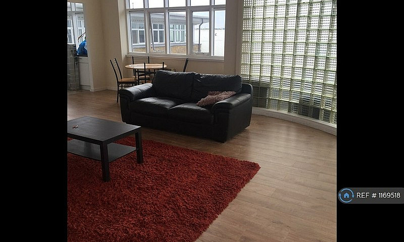 2 Bedroom Flat In Sp...