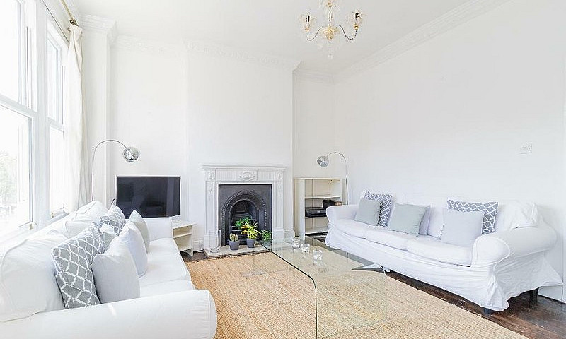 2 Bedroom Flat In Ar...