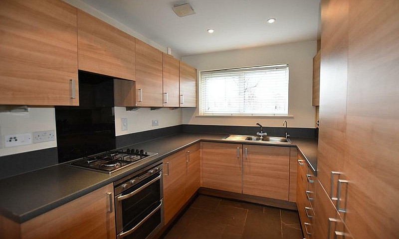 4 Bedroom House In S...