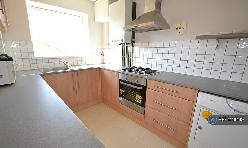 2 Bedroom Flat In Cr...
