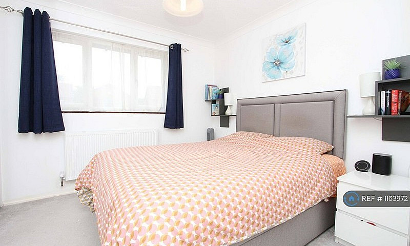 2 Bedroom House In A...