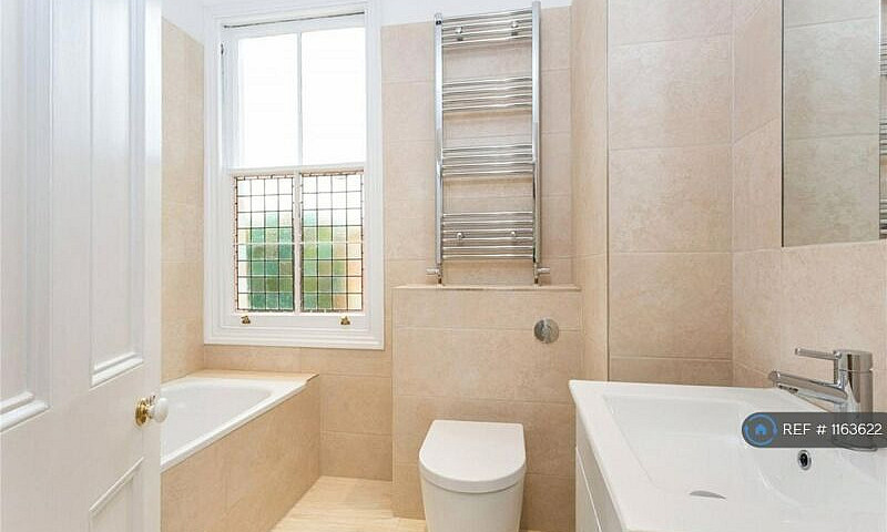 4 Bedroom Flat In Be...