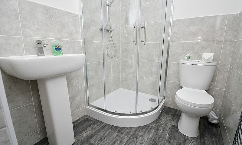Huddersfield 4 Bed H...