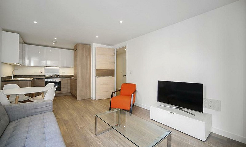 1 Bedroom Flat In Ro...