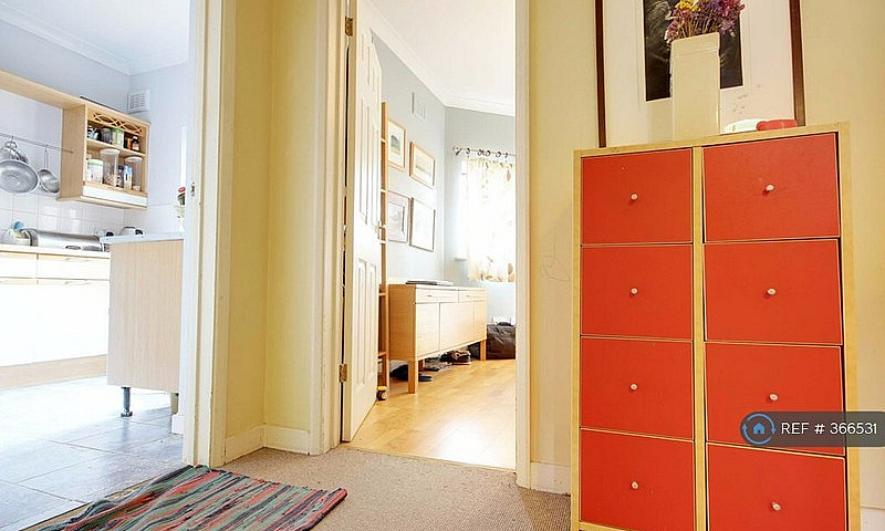 1 Bedroom In Leytons...
