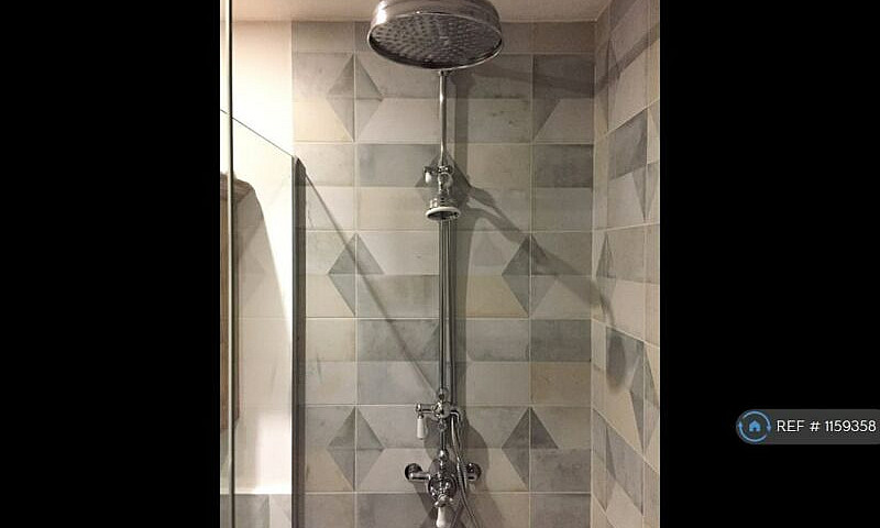 1 Bedroom Flat In To...