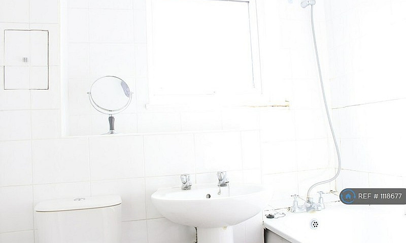 1 Bedroom Flat In Is...