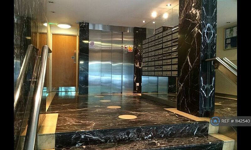 2 Bedroom Flat In Fi...