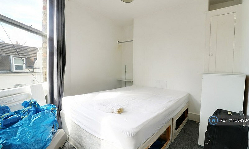 4 Bedroom Flat In Ra...