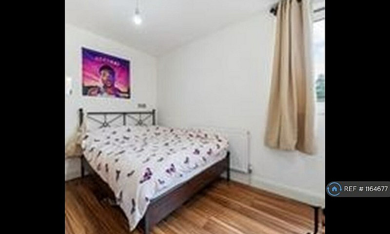 4 Bedroom Flat In Hy...