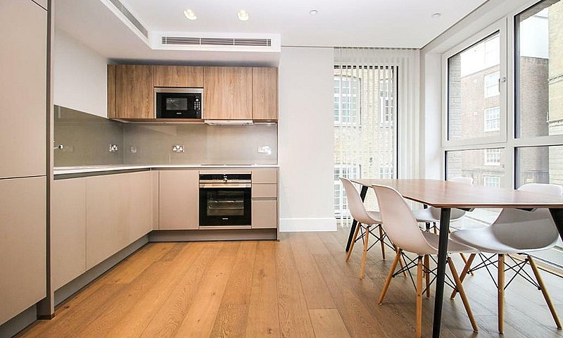 1 Bedroom Flat In Gr...