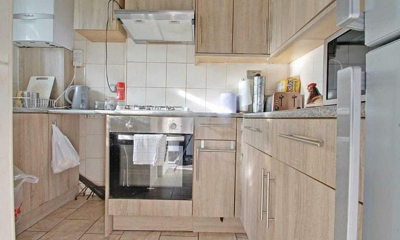 3 Bedroom Flat In Ba...