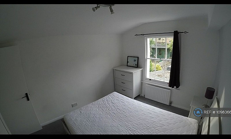 2 Bedroom Flat In Ar...